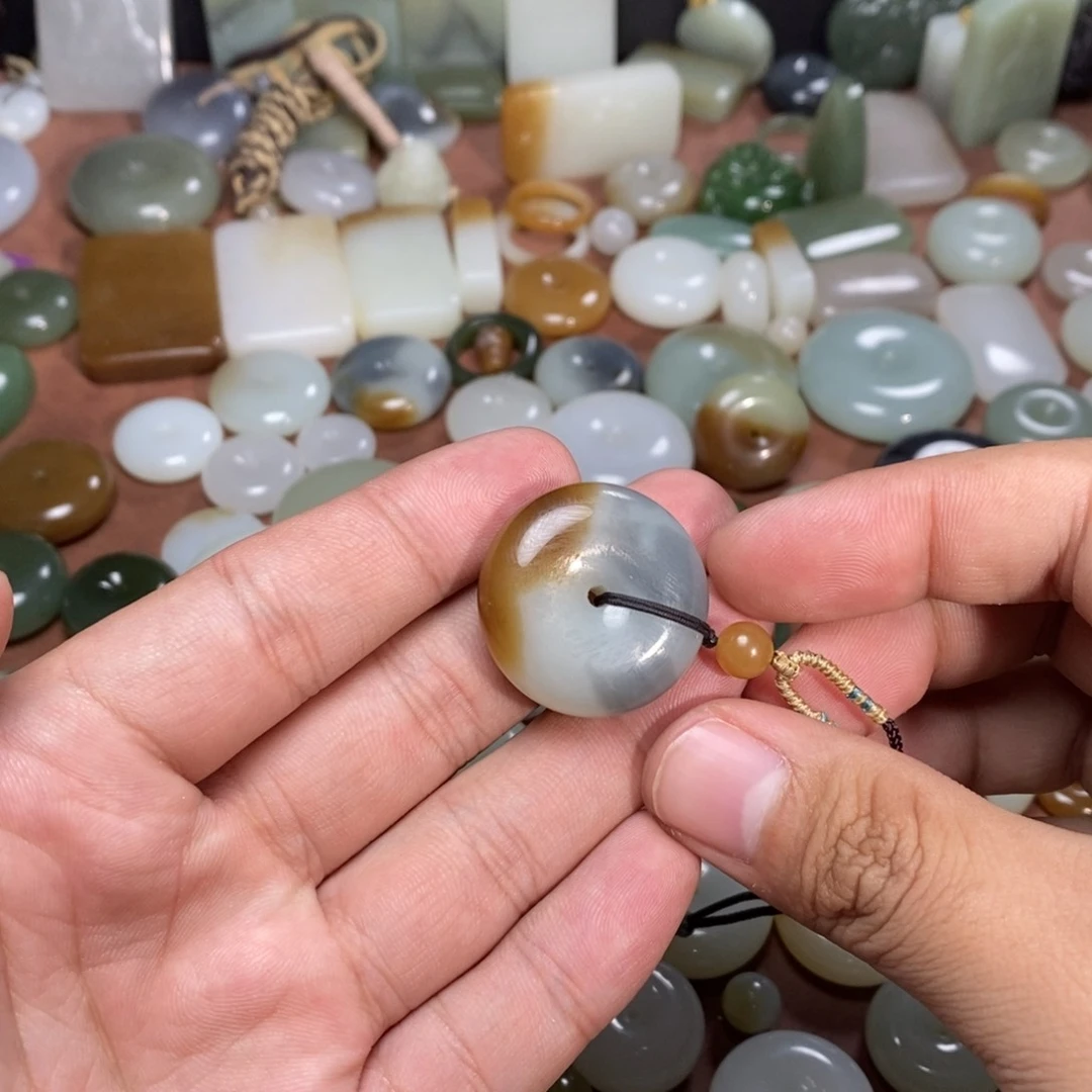 和田玉吊坠(不含链)未镶嵌呆*