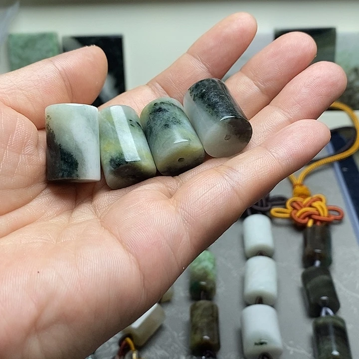 独山玉未镶嵌桶珠L****n