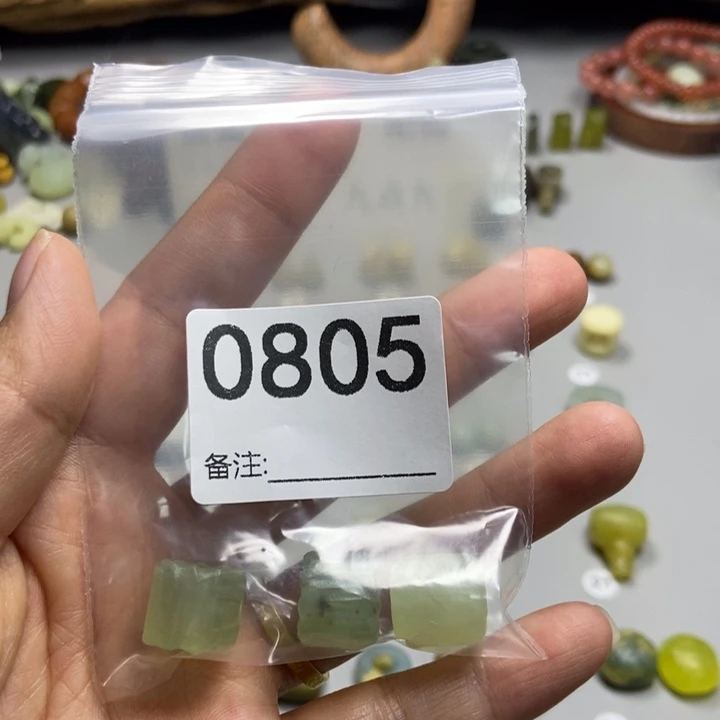用***9未镶嵌蛇纹石玉颈饰