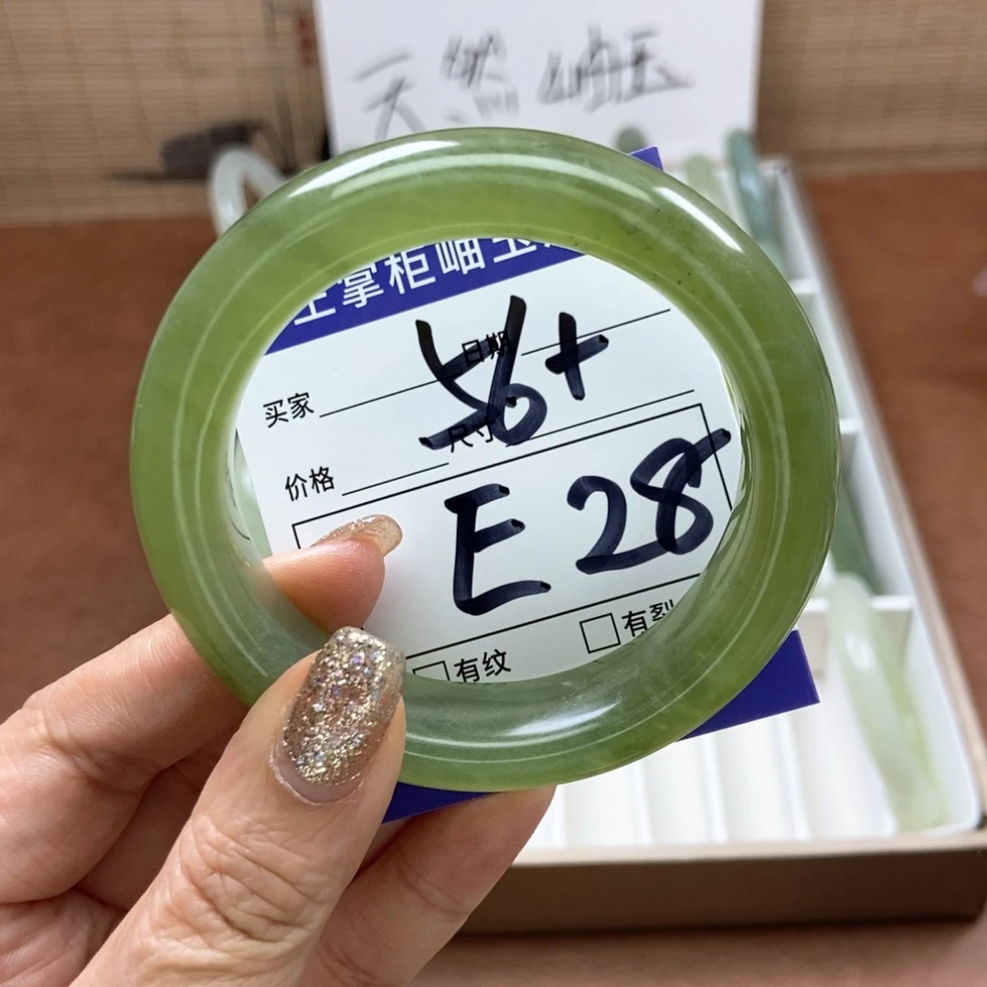 岫玉手镯手镯未镶嵌