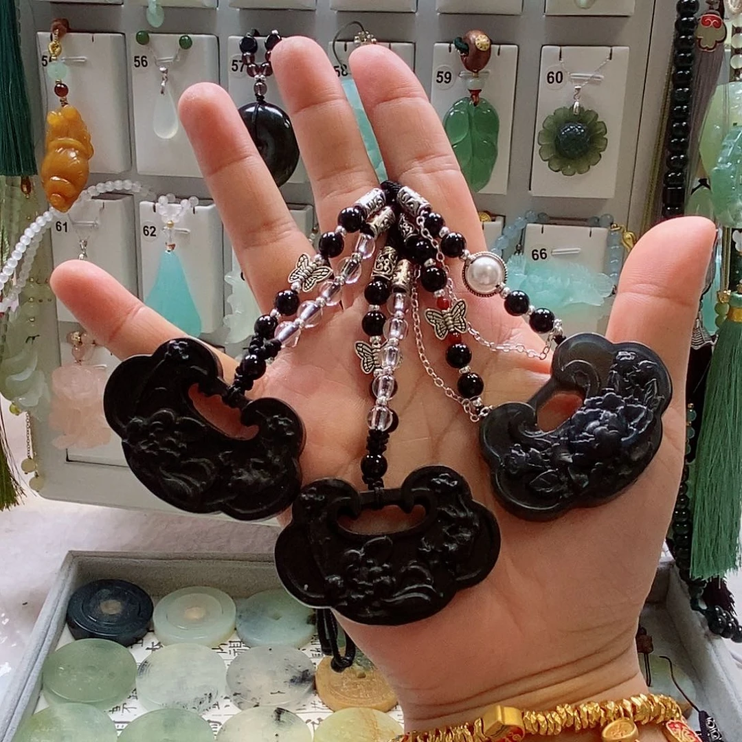 未镶嵌蛇纹石玉颈饰