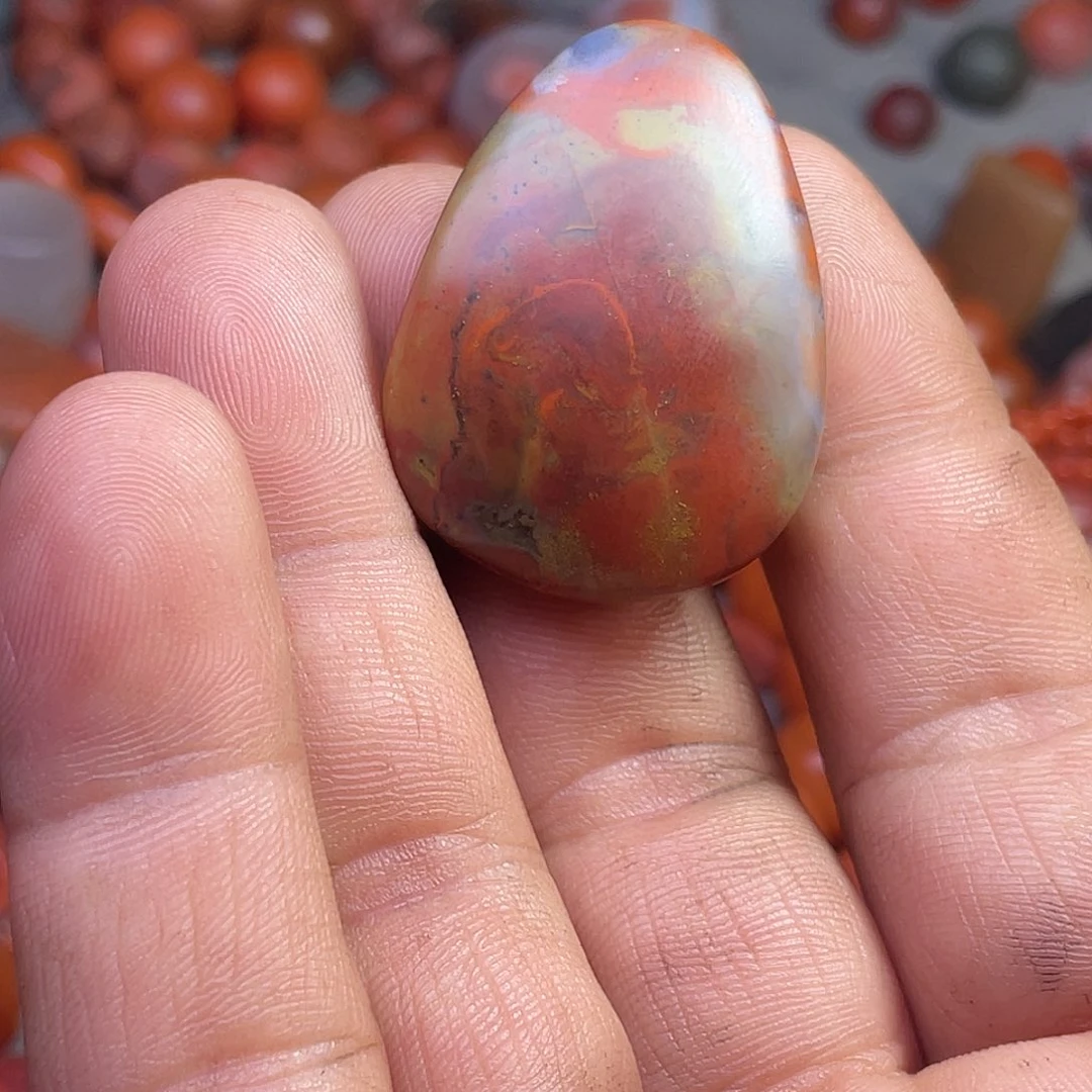 姣***南红玛瑙未镶嵌耳饰