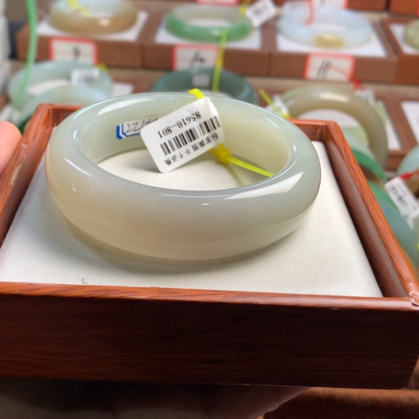 【闪购商品】和田玉手镯未镶嵌55