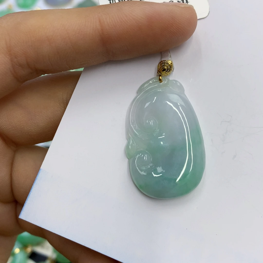 翡翠18K金镶嵌颈饰翡翠