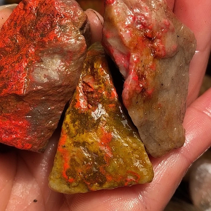 昌化石a***d浙江昌化田黄鸡血石