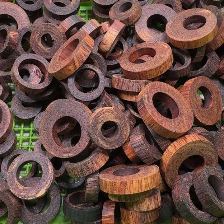 藤类白油降真香吊坠一对