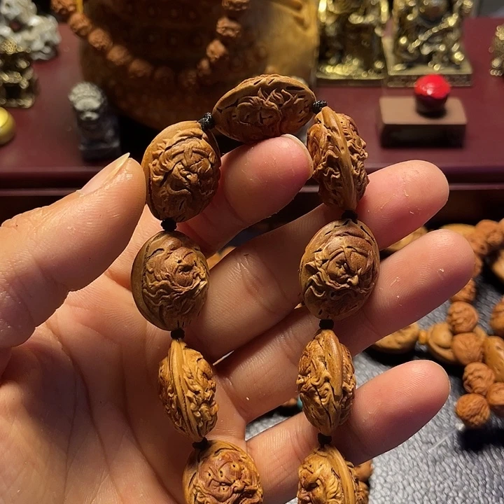 大桃核雕刻瑕疵钟馗头