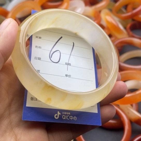 石英质玉未镶嵌手镯