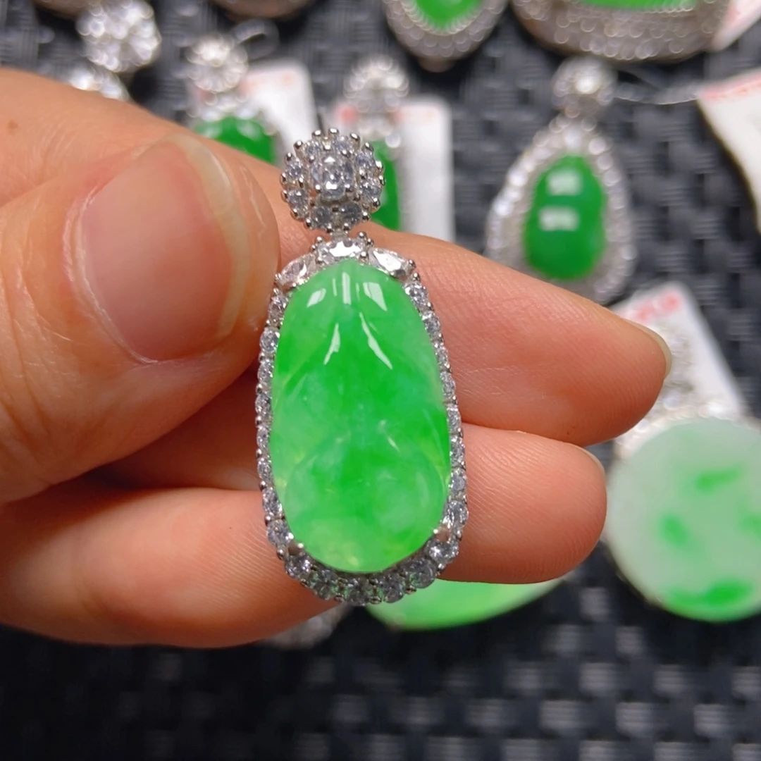 颈饰银S925镶嵌翡翠树叶吊坠