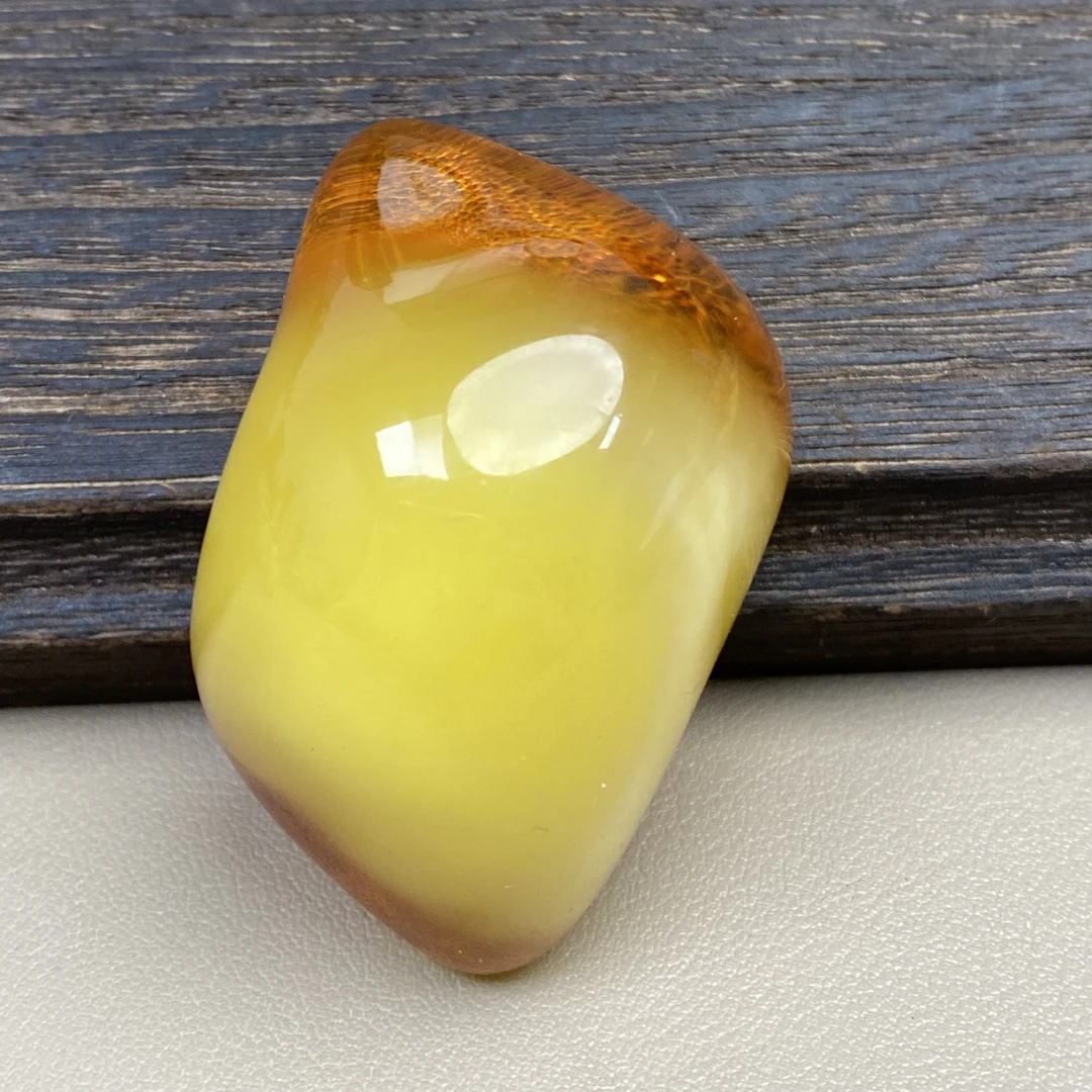 27.75克52.7×36.7×28.6毫米天然蜜蜡随形叶子原皮意境款水滴吊坠