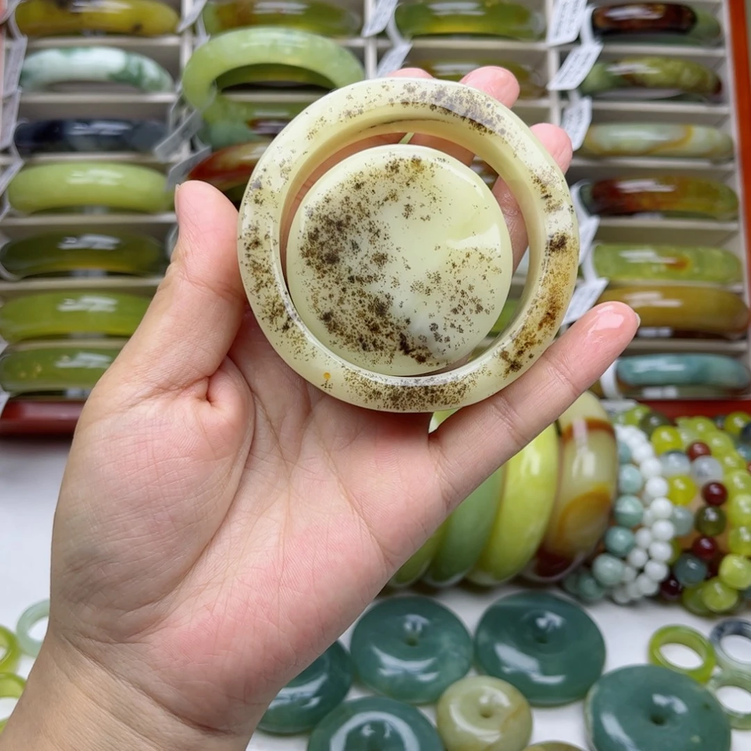 蛇纹石玉未镶嵌手镯