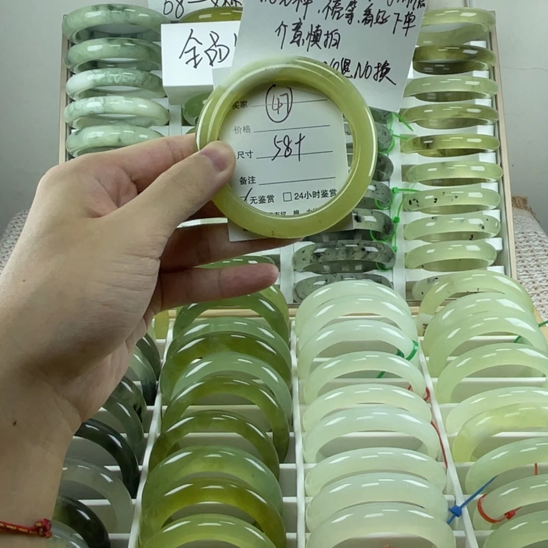 蛇纹石玉未镶嵌手镯