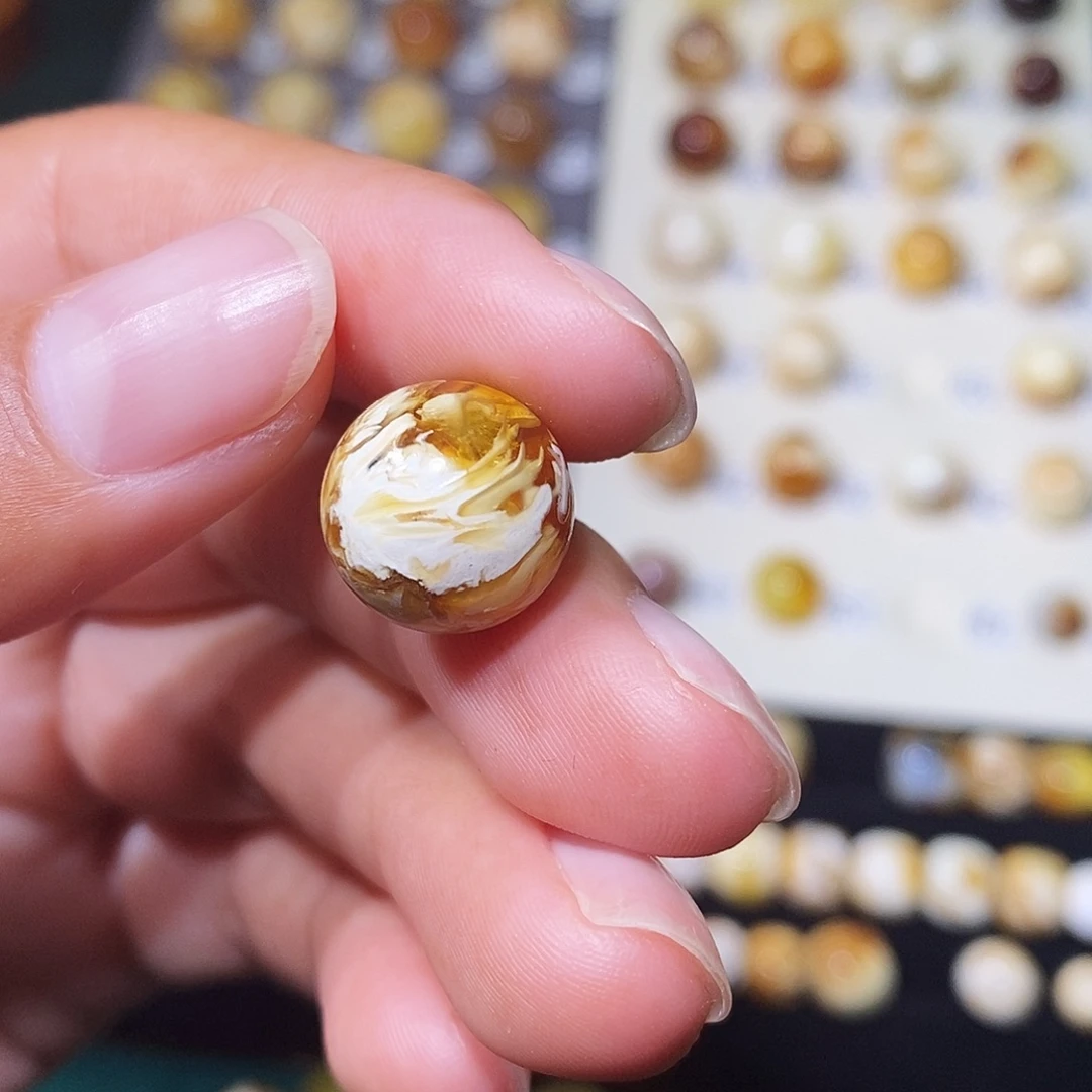 游***生琥珀未镶嵌珠宝奇石