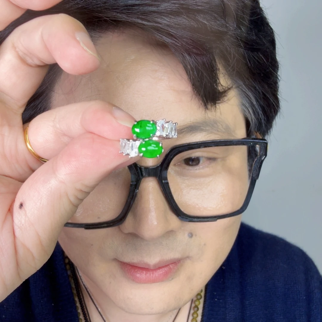 翡翠未镶嵌颈饰一件