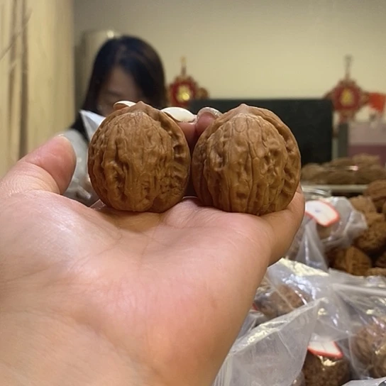 文玩核桃吊坠j37大红袍