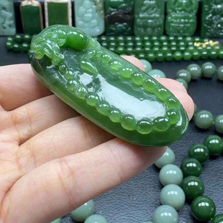 和田玉未镶嵌颈饰