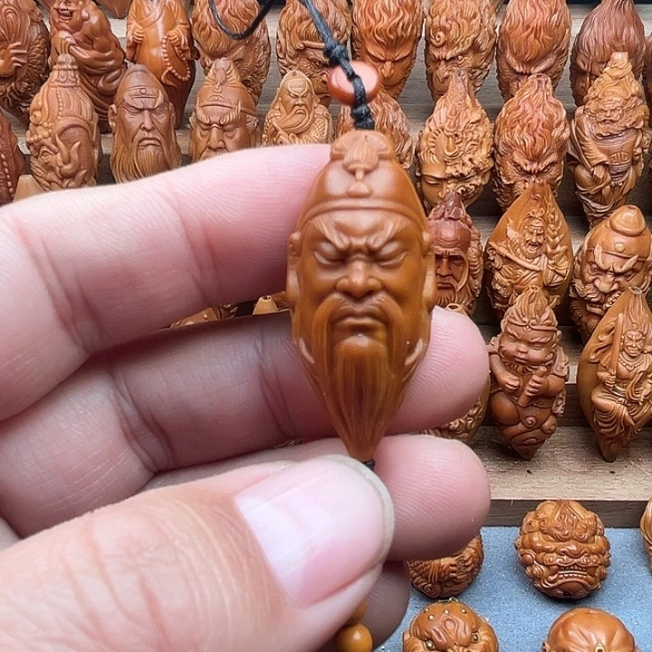 橄榄核吊坠18关公