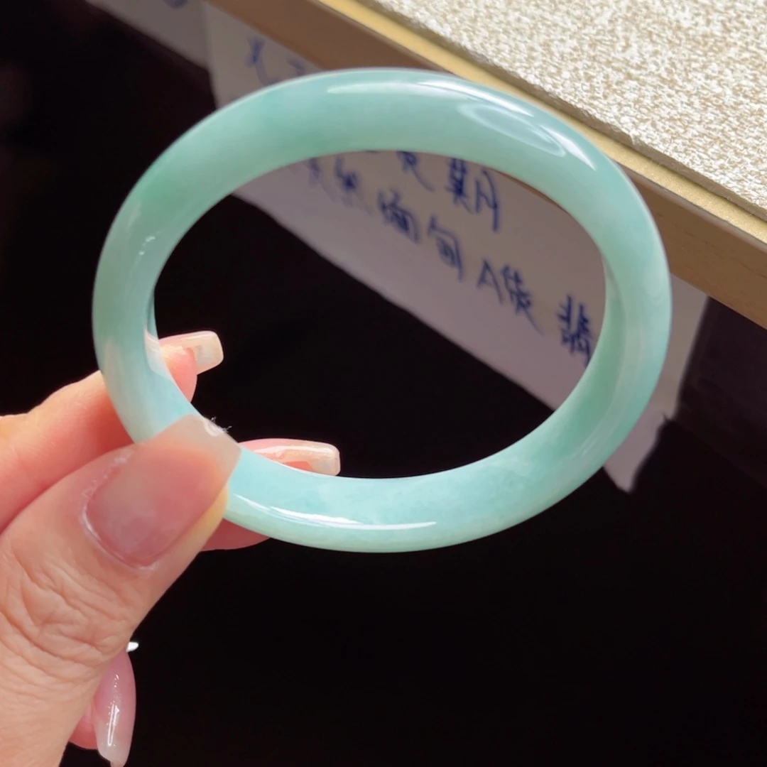 未镶嵌手镯翡翠手镯