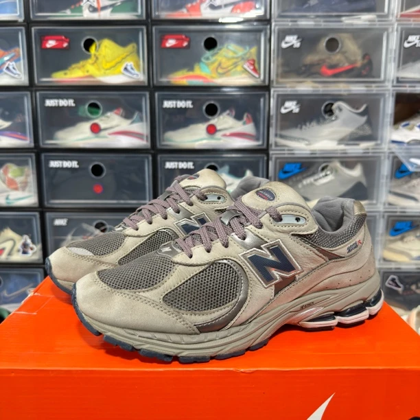 90新 NEW BALANCE 43码/New Balance2002R灰色 正品跑鞋非原盒