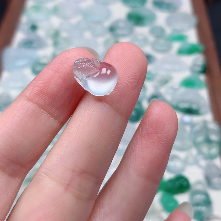 翡翠未镶嵌颈饰高冰金蟾