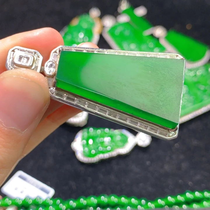 翡翠颈饰银S925镶嵌一个