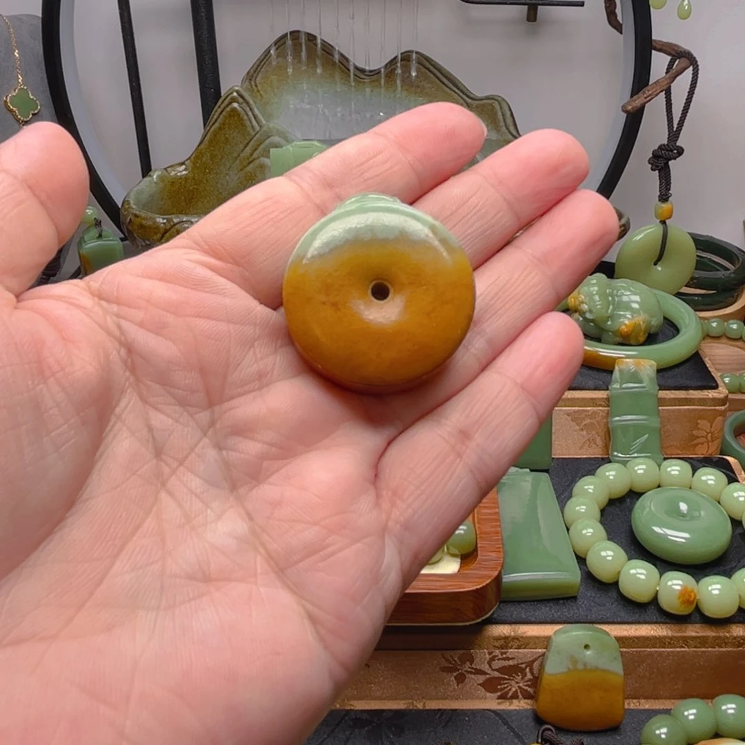 岫岩河磨玉（透闪石质玉）吊坠未镶嵌