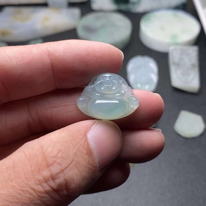 翡翠未镶嵌颈饰佛公