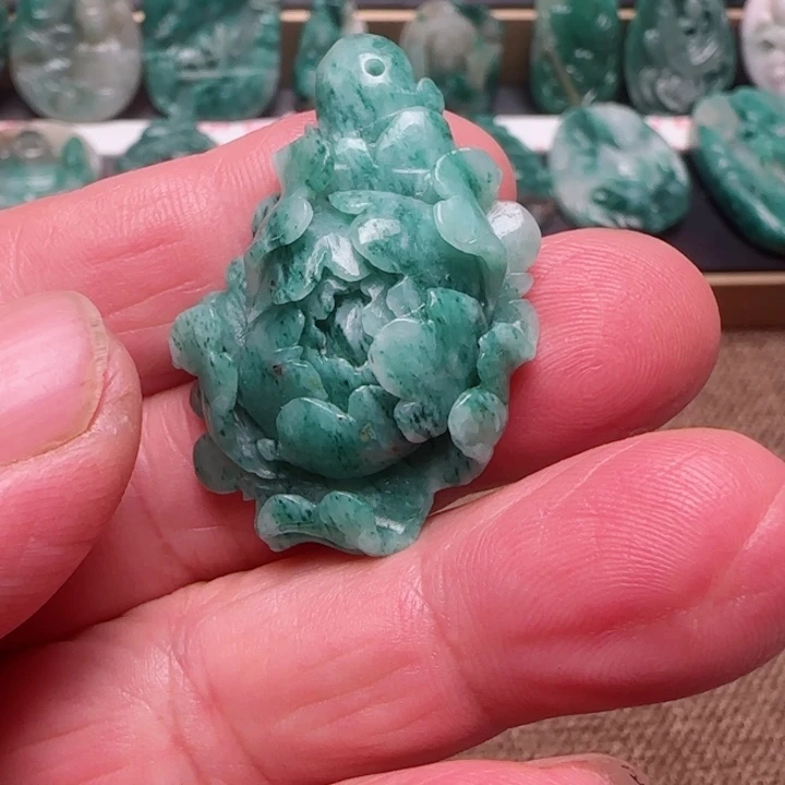 独山玉未镶嵌颈饰