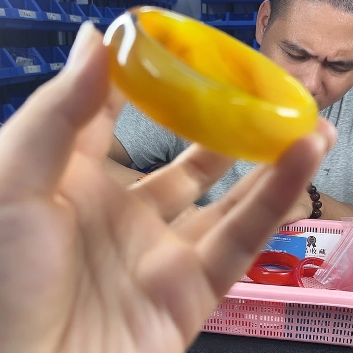 珍***荐手镯玛瑙未镶嵌T39田黄手镯60.5圈口