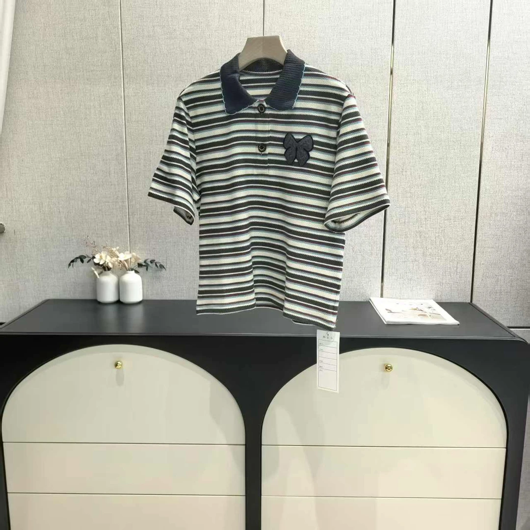 木子家 I  250217【娃娃领蝴蝶T】条纹重工贴布针织棉短袖