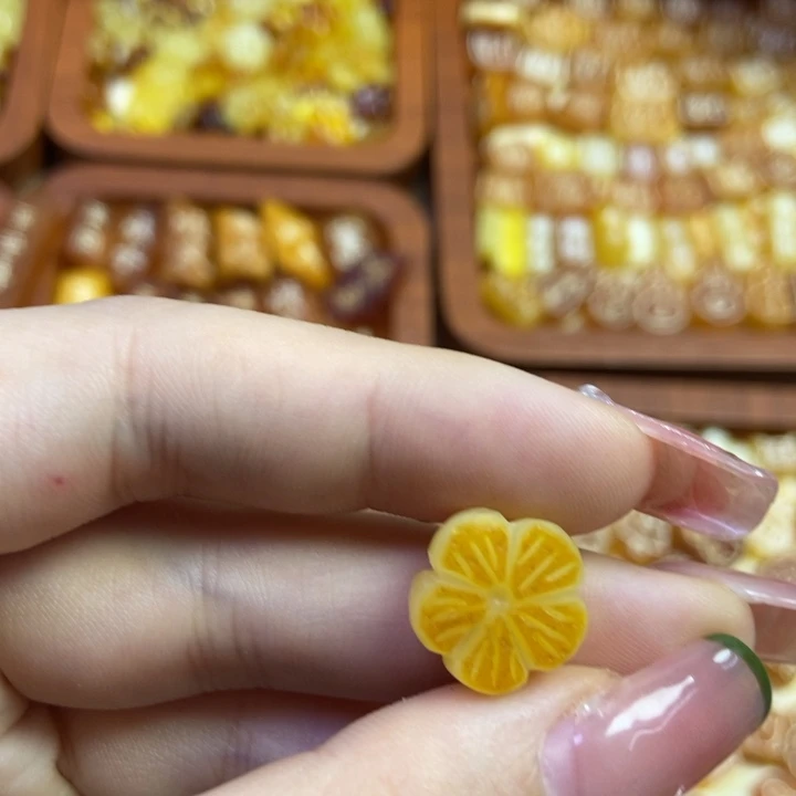 琥珀未镶嵌珠宝奇石花花