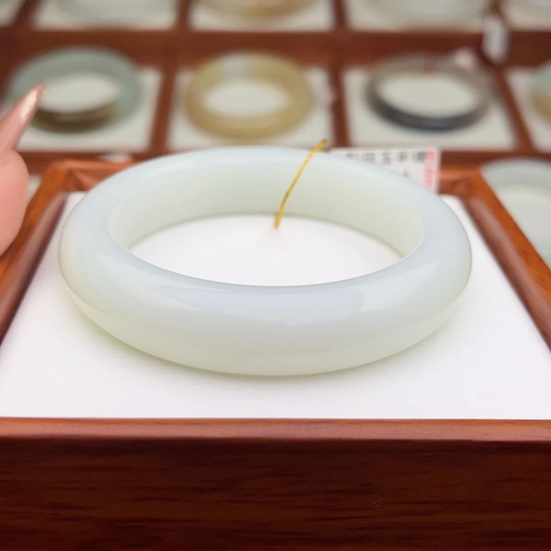 和田玉未镶嵌手镯53.6