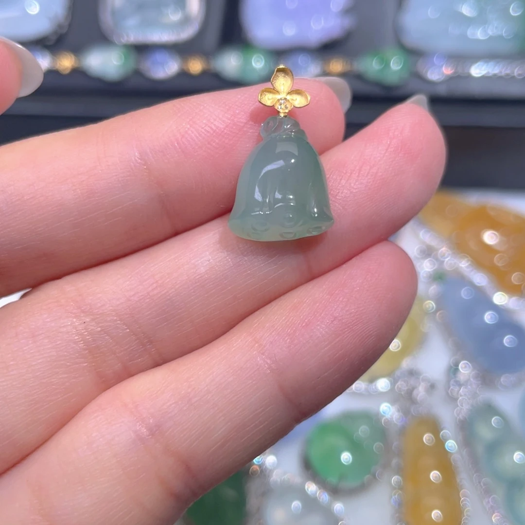 颈饰18K金镶嵌翡翠翡翠