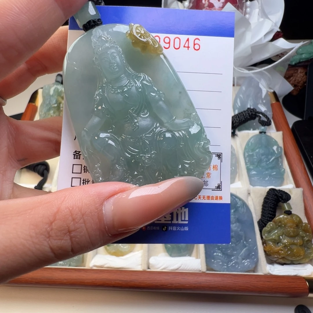 智***者翡翠未镶嵌颈饰缅甸翡翠