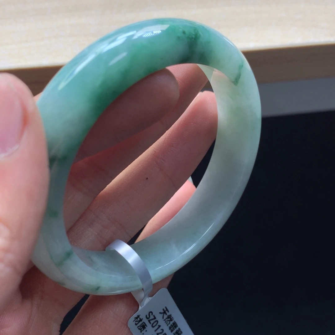 未镶嵌手镯翡翠手镯