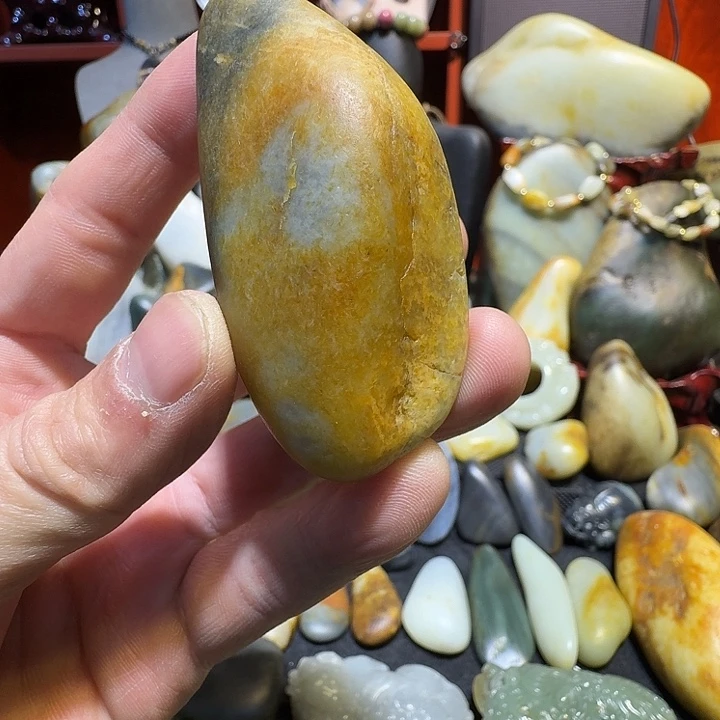 和田玉未镶嵌把件