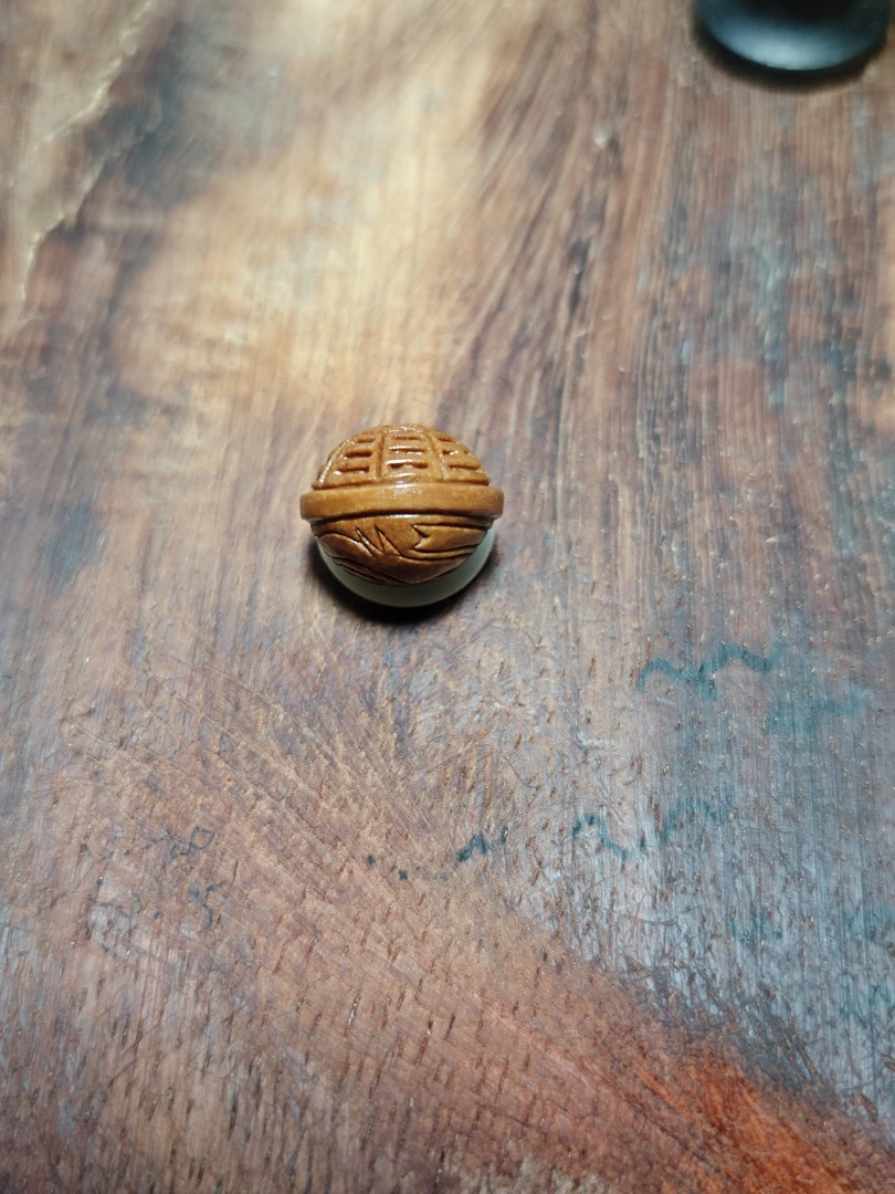 龙纹桃核手工雕刻，八卦阴阳鱼