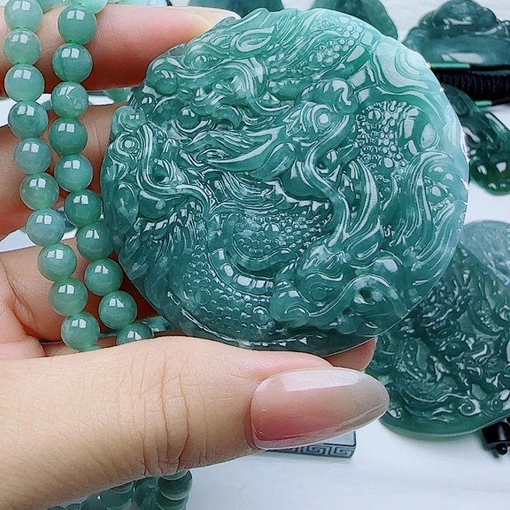 翡翠未镶嵌颈饰多样性发货天然的A货翡翠