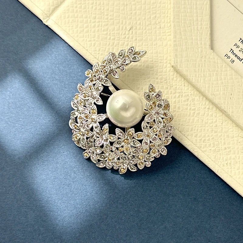 铜合金锆石胸针 水晶月亮胸针R0882