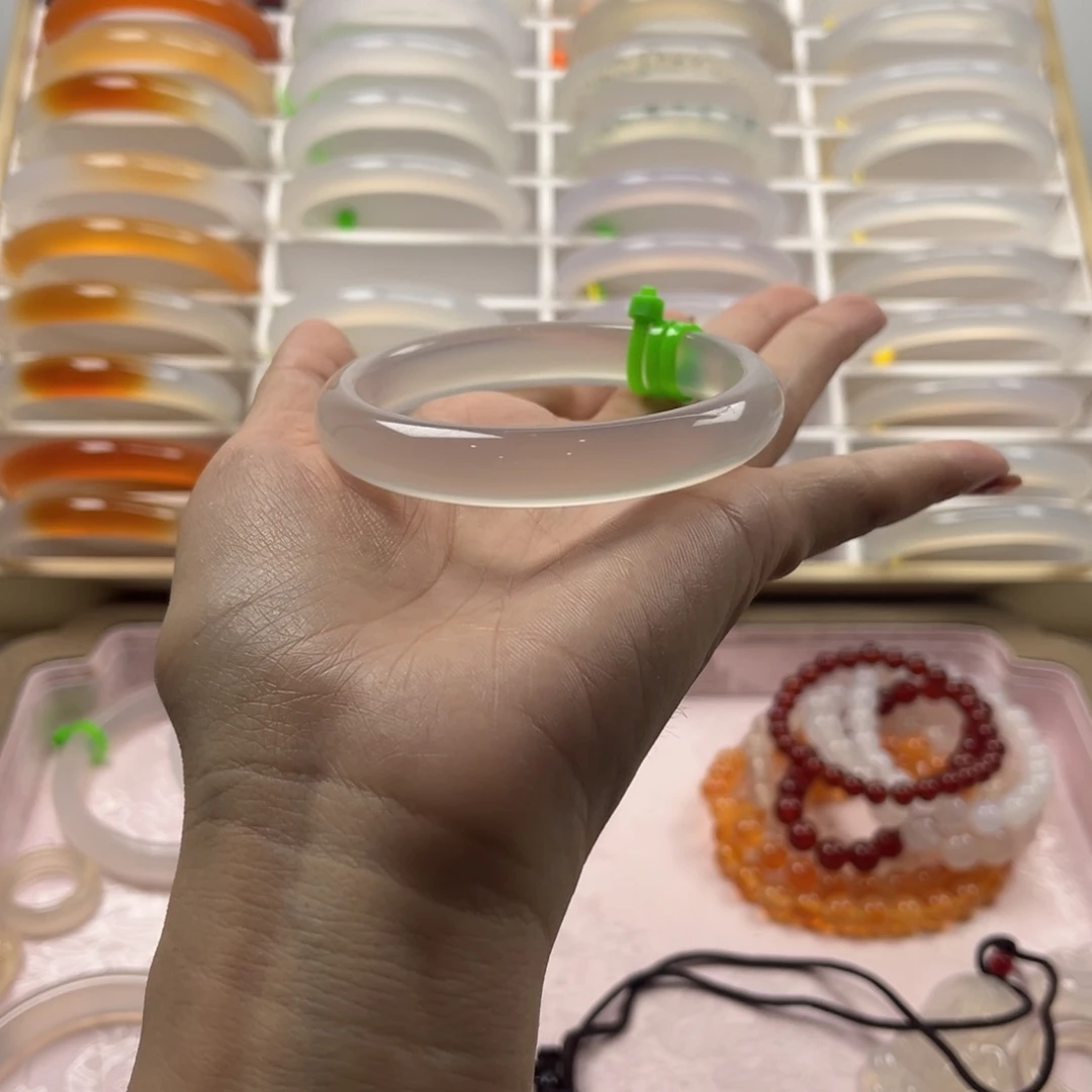 图***君玛瑙/玉髓手镯未镶嵌