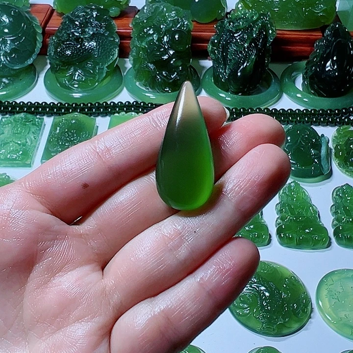 识***途蛇纹石玉未镶嵌颈饰