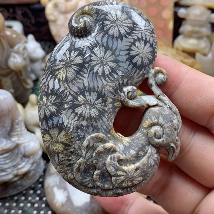 硅化珊瑚（珊瑚玉）颈饰未镶嵌