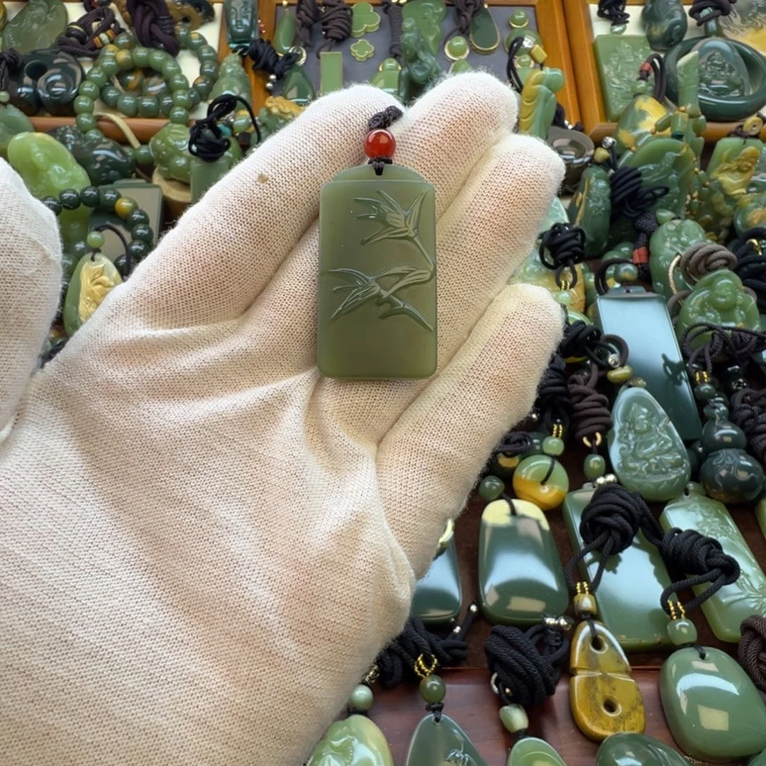 岫岩老玉（透闪石质玉）未镶嵌颈饰