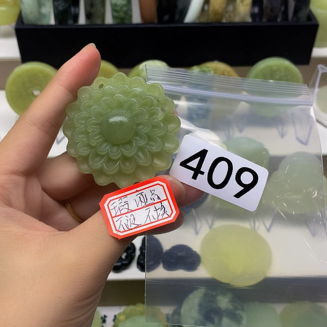 蛇纹石玉颈饰未镶嵌