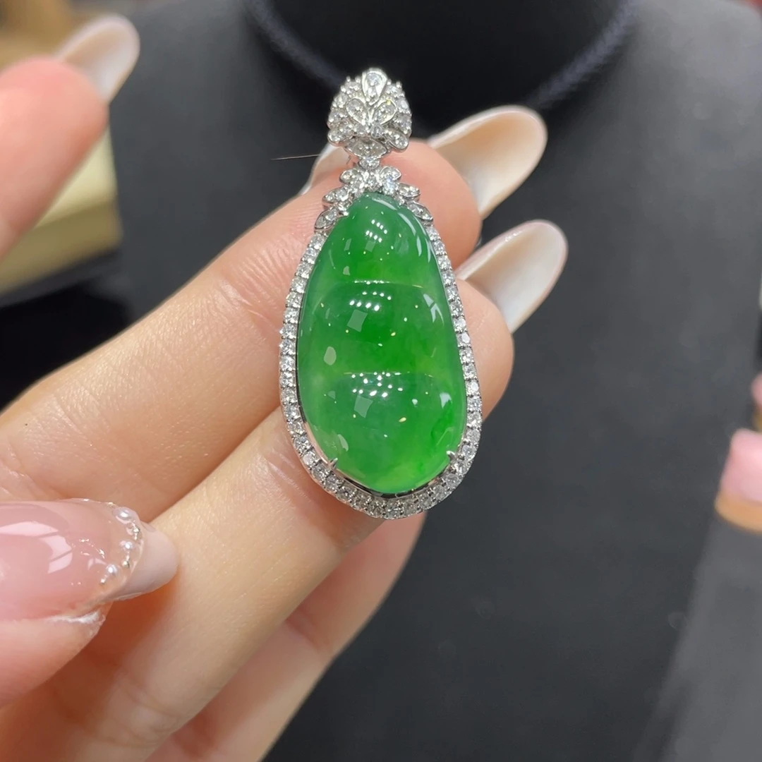 翡翠颈饰18K金镶嵌天然缅甸翡翠a货