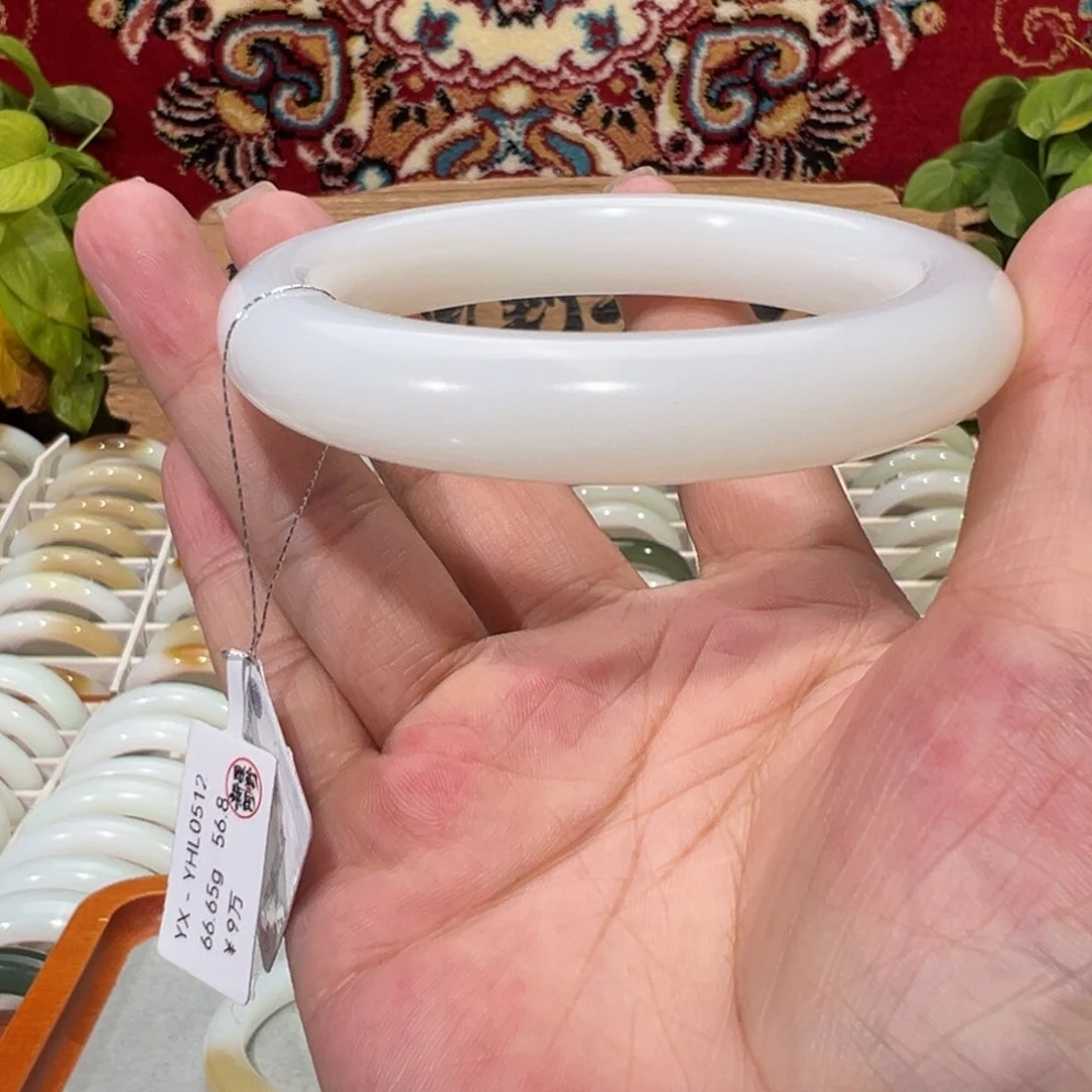 未镶嵌手镯和田玉毕业级新疆和田玉泥鳅背