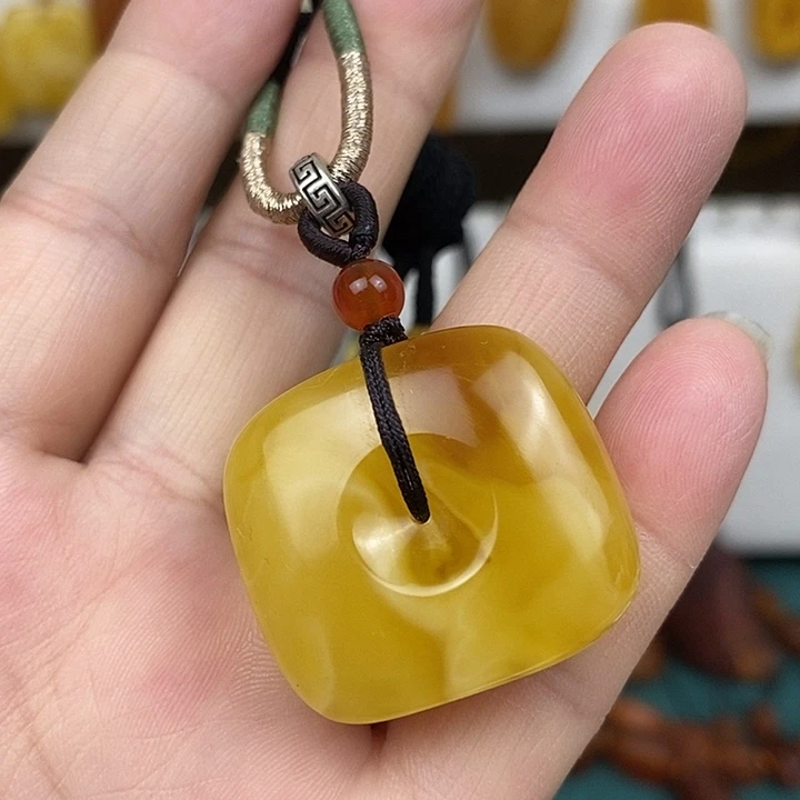 蜜蜡未镶嵌珠宝奇石吊坠