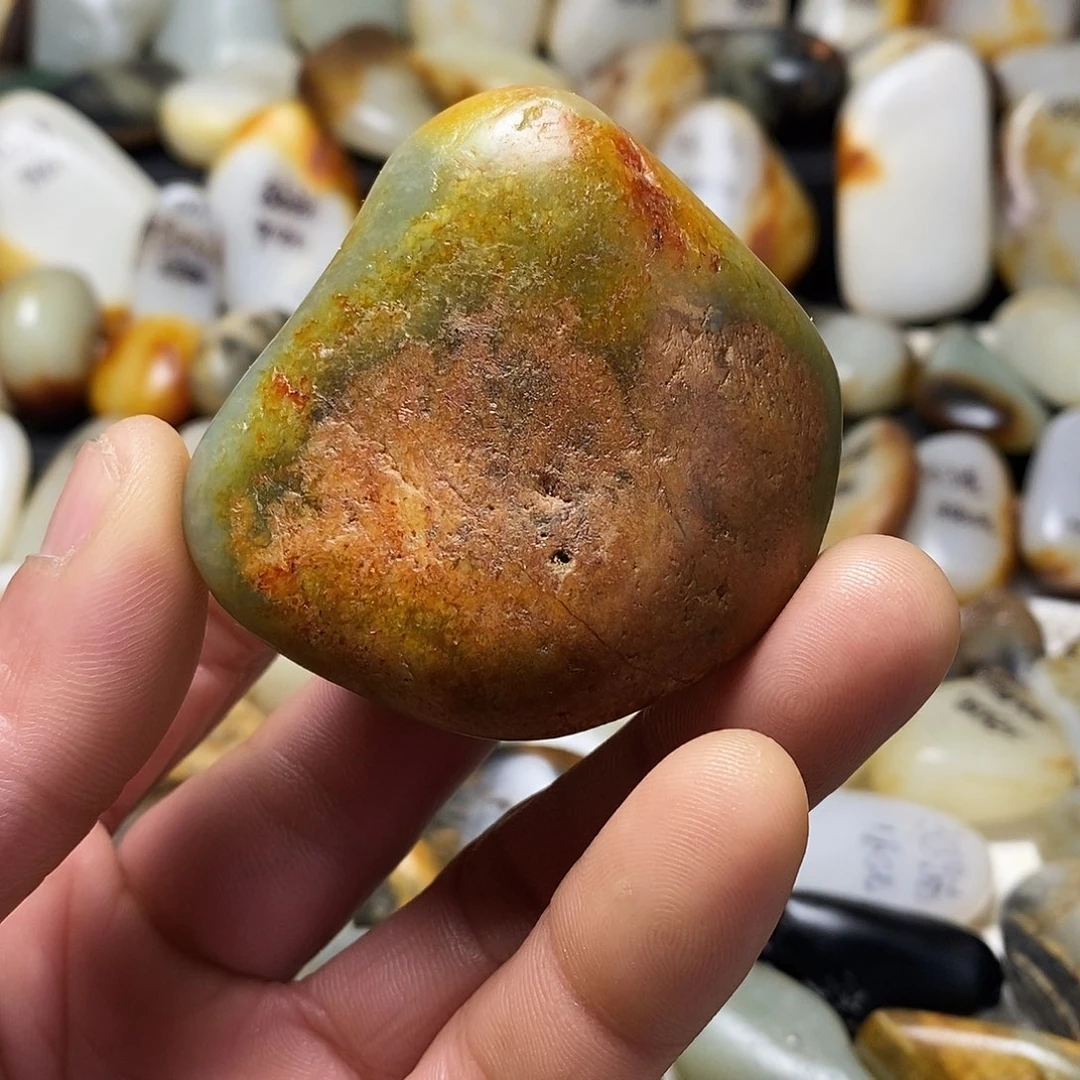 和田玉颈饰未镶嵌手把件