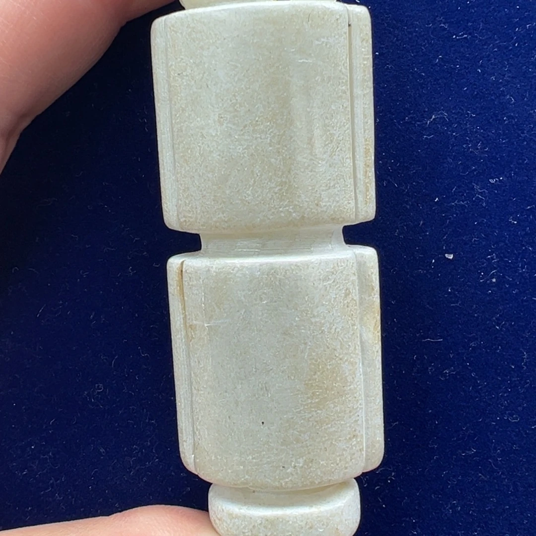 石英质玉未镶嵌颈饰