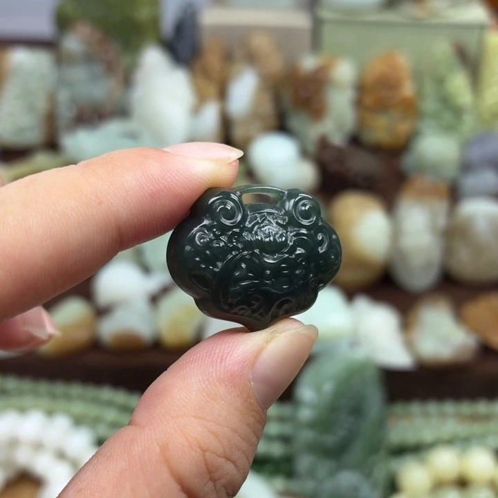 和田玉未镶嵌颈饰